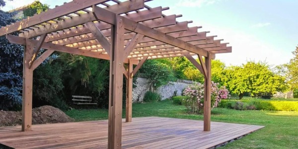 Pergola Plate : L'élégance au service du confort