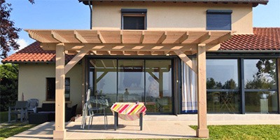Une pergola en bois pour sublimer votre terrasse : exemple d’une réalisation sur-mesure