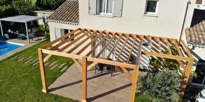 Une pergola bois adossée sur-mesure : simplicité, efficacité, satisfaction client