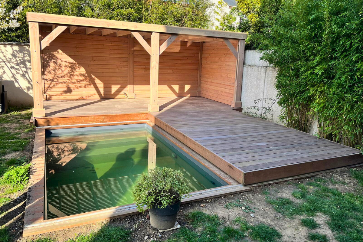Réalisation d’un pool house en bois Douglas : pergola plate autoportée à Joinville-le-Pont
